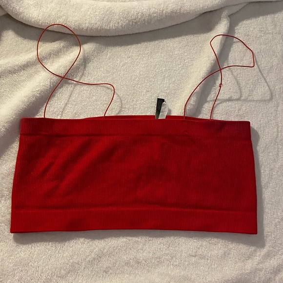 Red crop top - Picture 2 of 3
